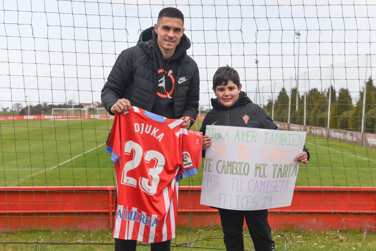 RealSporting's tweet photo. 🔙 🥹  Estuviste cuando más lo necesitábamos.

Fuiste líder en momentos que requerían carácter, pasión y fe. 

𝗚𝗿𝗮𝗰𝗶𝗮𝘀 𝗗𝗷𝘂𝗸𝗮.

#RealSporting https://t.co/cf9Y5JC0v3