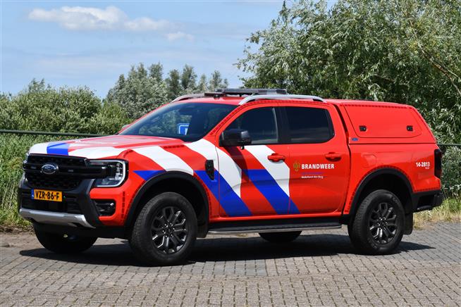 De brandweerpost Nederhorst den Berg heeft afgelopen maandag deze stoere Ford Ranger in gebruik genomen als trekkend voertuig t.b.v. de boot.