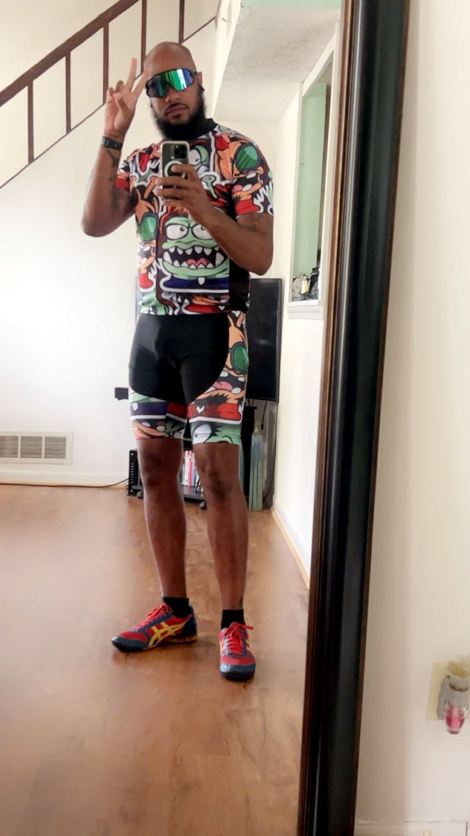 rated_dbl_r's tweet photo. Now that I’m out here trying to unbig  this back don’t be looking now https://t.co/l9GY9mMg54