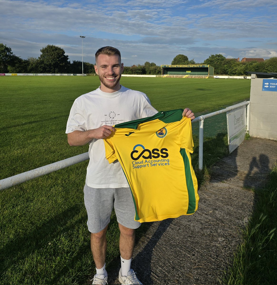 SwiftsBolehall's tweet photo. 💚💛NEW SIGNING💚💛

SLAM DUNK!! We are delighted to welcome Sam Dunkley, the Striker/Winger having spent last season at AFC Coventry Rangers signs on for the coming season! A really exciting signing for us, he will be a huge part of the squad! Welcome Sam 💚💛 https://t.co/P0iRkBxoX1