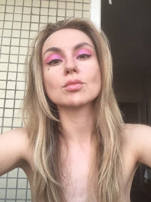 Online right now at Chaturbate! 🎀https://t.co/Fb7I2f2MQT 🤤  @CamAngelsLive__ @BaddieSupreme @CultKittens