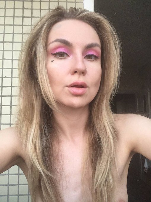 Online right now at Chaturbate! 🎀https://t.co/Fb7I2f2MQT 🤤  @CamAngelsLive__ @BaddieSupreme @CultKittens