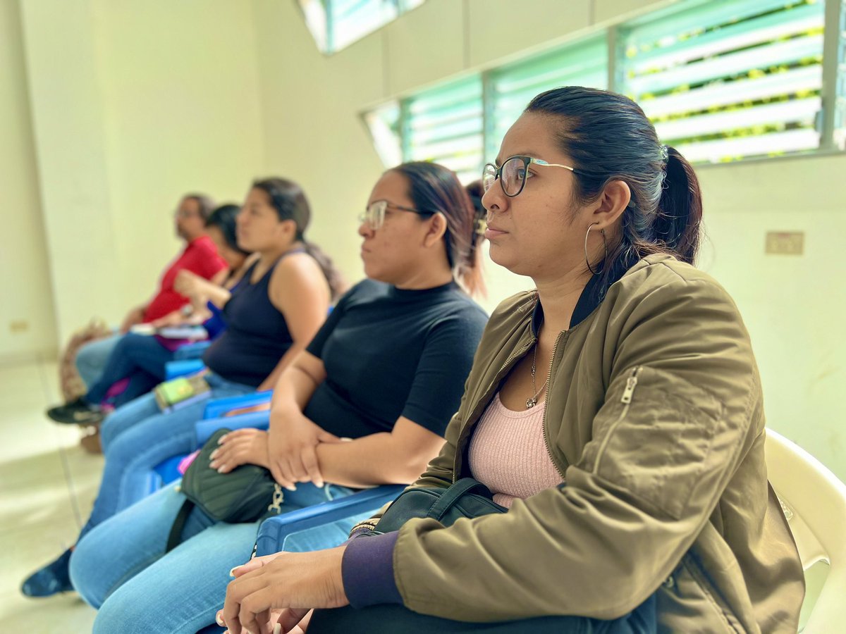 DenisGodoyX's tweet photo. Como distrito de Cuscatancingo, estamos canalizando la asistencia a los emprendedores con el apoyo de @WorldVisionSV a través del proyecto “Creando Oportunidades”. Este día llevamos a cabo un taller enfocado en fortalecer las capacidades de las y los emprendedores. @PrensaAMSSC https://t.co/AYpq4viIjZ