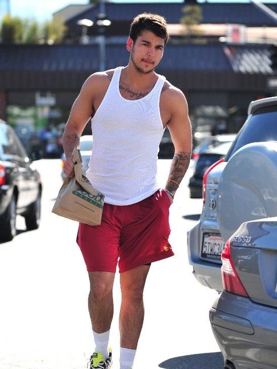DisposableN8's tweet photo. completely unoriginal thought but my type is 1000% this era of rob kardashian https://t.co/4DebhHjauA
