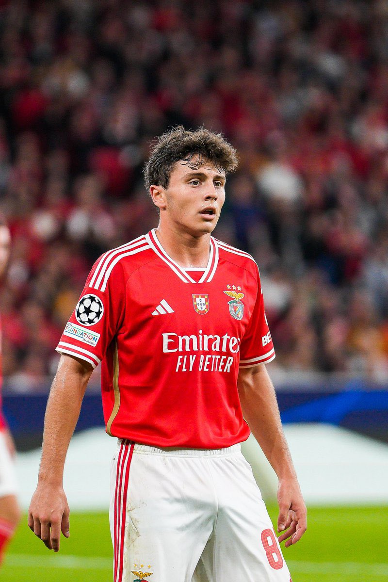 ActuFoot_'s tweet image. 🚨 𝗨𝗻 𝗮𝗰𝗰𝗼𝗿𝗱 𝗲𝘀𝘁 𝗽𝗿𝗼𝗰𝗵𝗲 𝗱’𝗲̂𝘁𝗿𝗲 𝘁𝗿𝗼𝘂𝘃𝗲́ 𝗲𝗻𝘁𝗿𝗲 𝗕𝗲𝗻𝗳𝗶𝗰𝗮 𝗲𝘁 𝗹𝗲 𝗣𝗦𝗚 𝗽𝗼𝘂𝗿 𝗝𝗼𝗮̃𝗼 𝗡𝗲𝘃𝗲𝘀 🇵🇹 ! ⌛️❤️💙

(@pedrogva6)