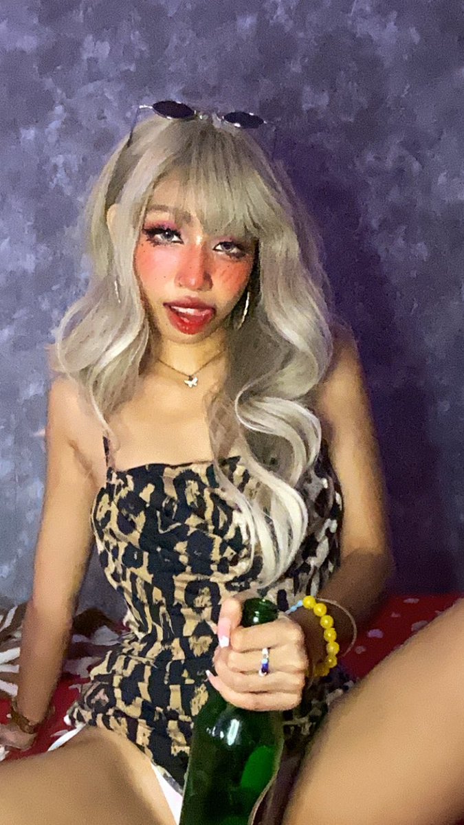 failofy's tweet photo. ถ่ายแบบเมานิดๆหลอนหน่อยๆ😂✌️✨ https://t.co/2b0k3mr9Bn