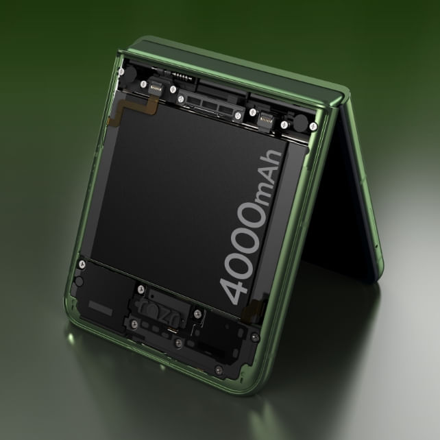 adityakumar2282's tweet image. Tired of battery anxiety? The #MotorolaRazr50Ultra is your new BFF! Its 4000mAh battery and TurboPower charging are the ultimate power couple. Say goodbye to low battery woes and hello to endless fun! #PowerUp #BatteryGoals #TheBestFlip