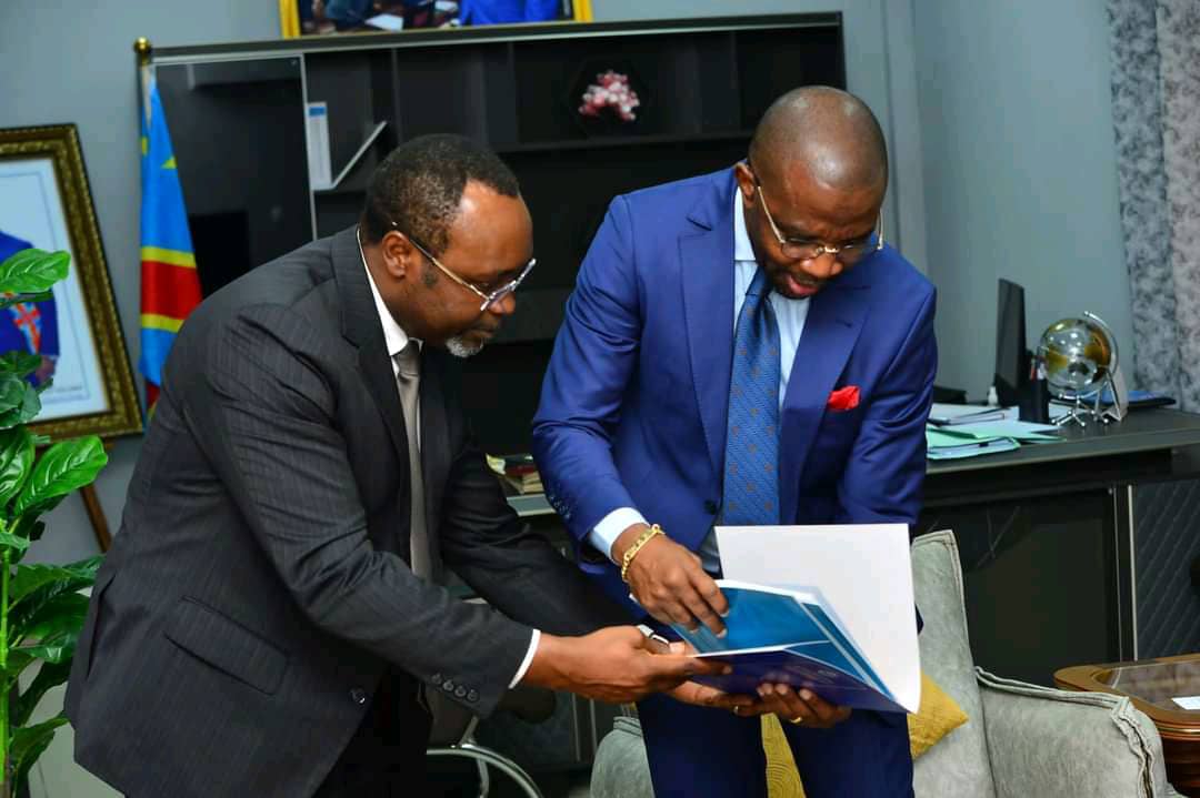 La Formation Professionnelle au centre de la création d'emplois des jeunes était au centre des échanges entre Son Excellence Monsieur le Ministre <a href="/EkilaLikombo/">Marc EKILA likombo</a> et Monsieur <a href="/AlbertZeufack/">Albert Zeufack</a> Directeur des Opérations de la <a href="/Banquemondiale/">Banque mondiale</a> pour la #RDC #Angola #Burundi et #Sao_Tome