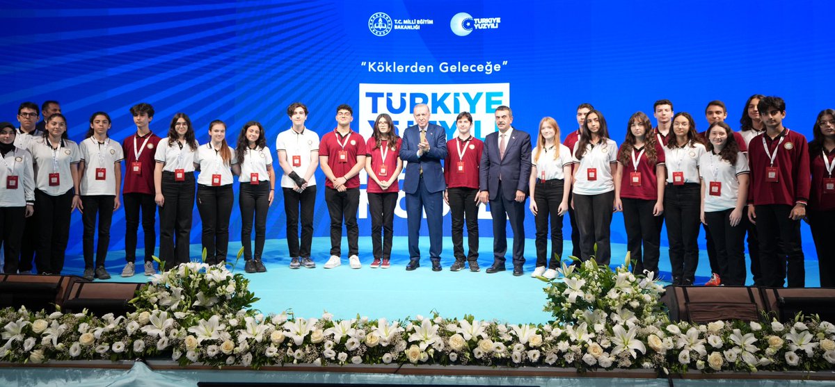 Sayın <a href="/tcbestepe/">T.C. Cumhurbaşkanlığı</a> başkanımız <a href="/RTErdogan/">Recep Tayyip Erdoğan</a> 'ın 🇹🇷#TürkiyeYüzyılıMaarifModeli 🇹🇷 ile ilgili kanaatlerini önemsiyor, <a href="/tcmeb/">Millî Eğitim Bakanlığı</a> bakanımız sayın <a href="/Yusuf__Tekin/">Yusuf Tekin</a>'in ve eğitim camiamızda görev yapan eğitim neferlerimizin üstün gayret ve çabaları ile başarıya ulaşılacağından  eminim.
👇