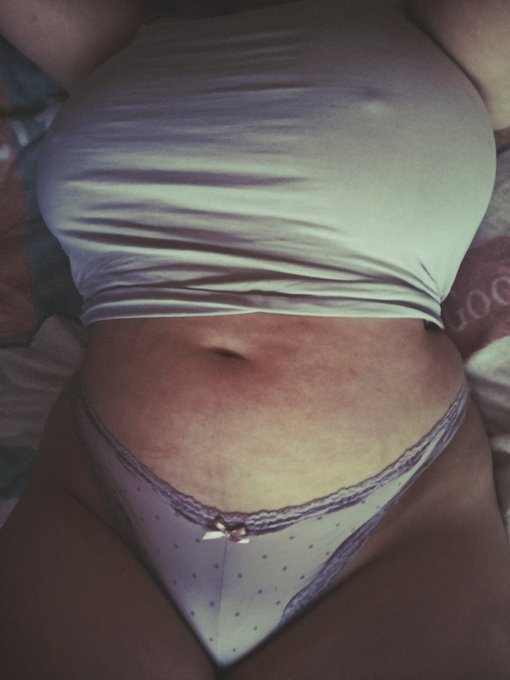 Ce corps donc mon corps = mon outil de travail tu peux &ecirc;tre curieux, jeter un coup d'&oelig;il &agrave; ma vitrine<a href="/tag/curvy"class="tags"><span>#curvy</span></a><a href="/tag/pussy"class="tags"><span>#pussy</span></a><a href="/tag/boobs"class="tags"><span>#boobs</span></a><a href="/tag/stripchat"class="tags"><span>#stripchat</span></a>