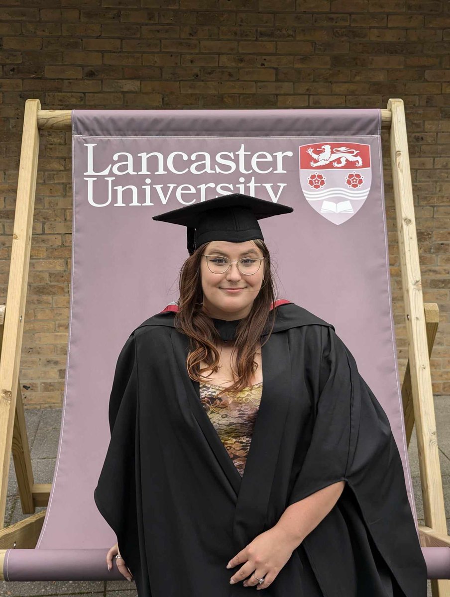 BoothMomot's tweet photo. So proud of my beautiful daughter, who graduated today 🥳🥳🥳🥰🥰🥰 https://t.co/wsq0hWqtzm