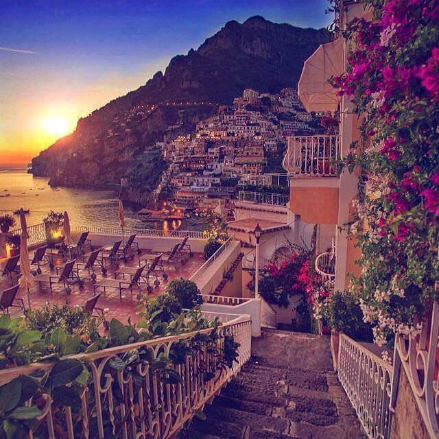 ClimaSole's tweet image. Anche il tempo esige il suo tempio..😍
#Bacionotte 🌠 #Positano 💙
