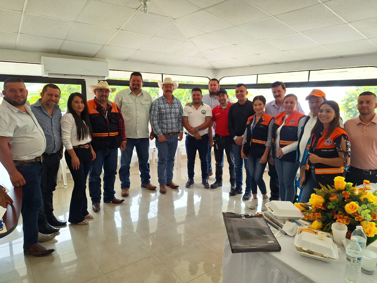 📍En Ocotepeque

Personal de la Regional lll, de esta Secretaría de Estado, se reúne con los alcaldes para tratar asuntos relacionados con los Riesgos causados por las lluvias en distintas sectores del departamento, para su respectiva gestión integral.