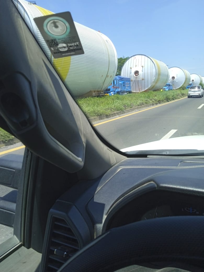 ChismitoJarocho's tweet photo. #ChismitoJarocho 📷 1:59 pm #ReporteVial Intenso tráfico en salida del kilómetro 13.5 de la carretera federal puerto de Veracruz/Xalapa carril sur a norte por traslado de #megaestructuras. @GN_Carreteras @AyuntamientoVer @PatyYunes #VeracruzPuerto #Jarochos #Veracruz2024 @vialver https://t.co/wRZ6GVfP1Z