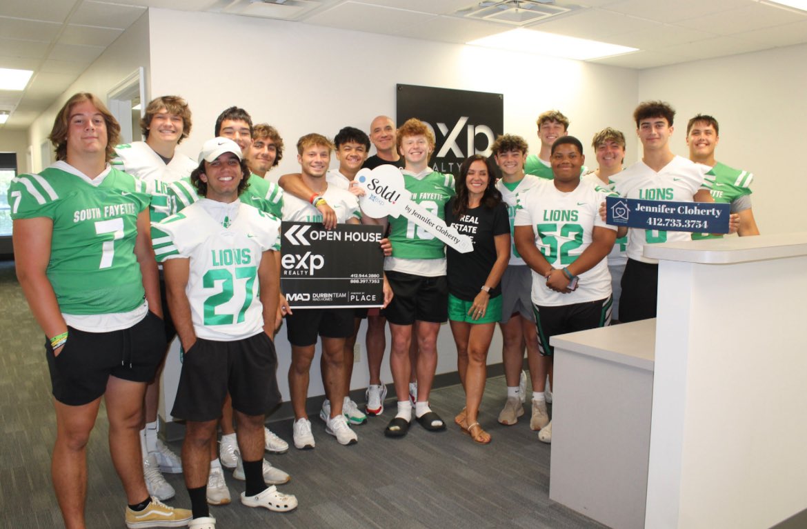 SFLionsFB's tweet image. Thank you to Edward Jones, Exp Realty, Chrome Federal Credit Union, and Cosmetic Solutions for their continued support of South Fayette Football! We thank you for providing a great experience for our student-athletes. #gohunt