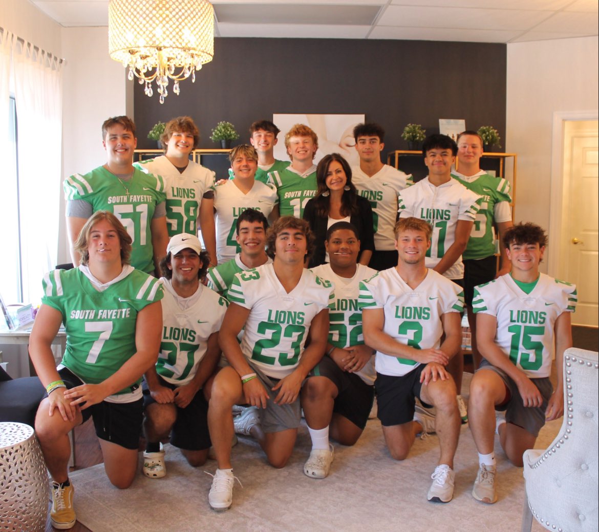 SFLionsFB's tweet image. Thank you to Edward Jones, Exp Realty, Chrome Federal Credit Union, and Cosmetic Solutions for their continued support of South Fayette Football! We thank you for providing a great experience for our student-athletes. #gohunt