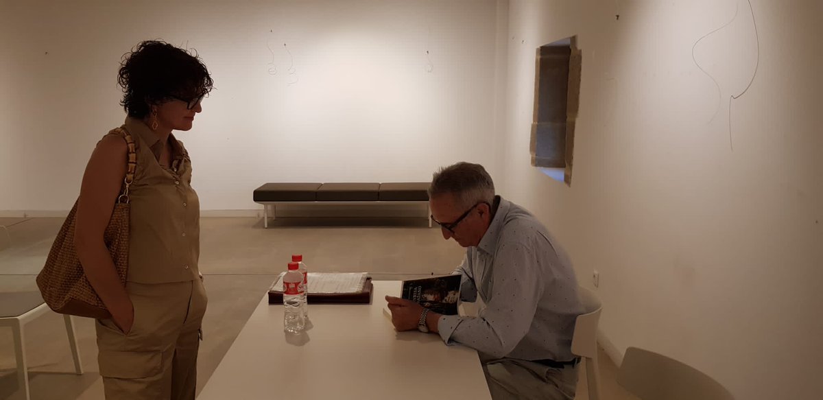 edBuscarini's tweet photo. Un año más -este, coincidiendo con el 120° aniversario de #ArmandoBuscarini- en el #VeranoCultural de la @biblardero. En esta ocasión, con Alonso Chávarri y su novela #LaSonrisaDeTrajano. https://t.co/ucXO1gxKsC