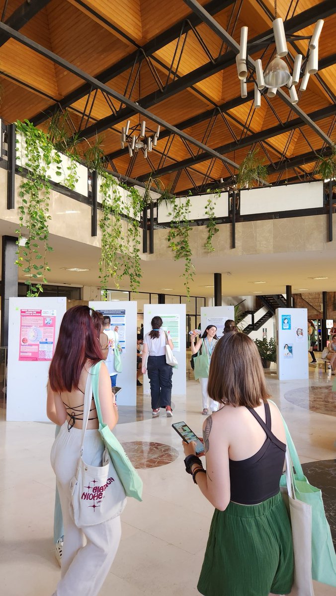 cucuenya_'s tweet photo. Recepción 10/10, siento envidia con su facultad @BiocienciasGRX #CEEBI https://t.co/tZdcBnqQD8