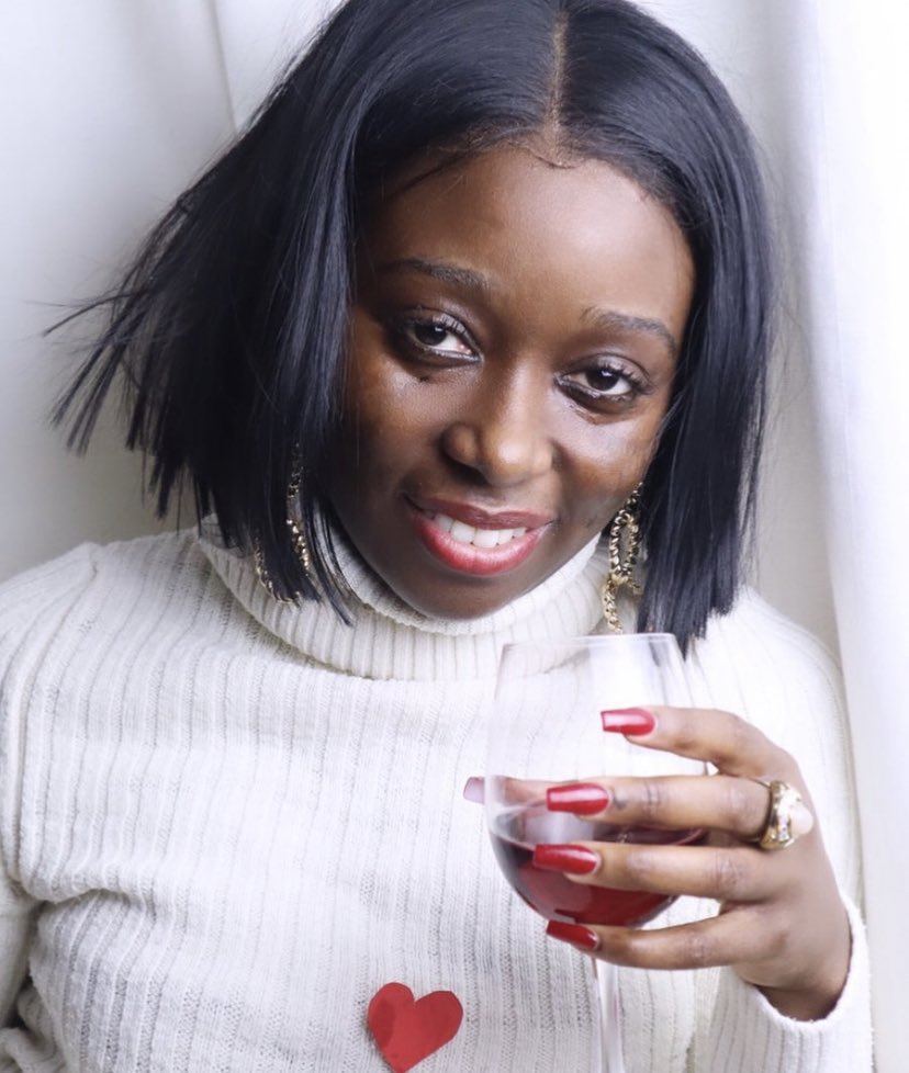 GHKwabz's tweet photo. Ayo: You good though?

Mimi: I’m so good, don’t worry #LoveIsland https://t.co/tjN4j4ABsR