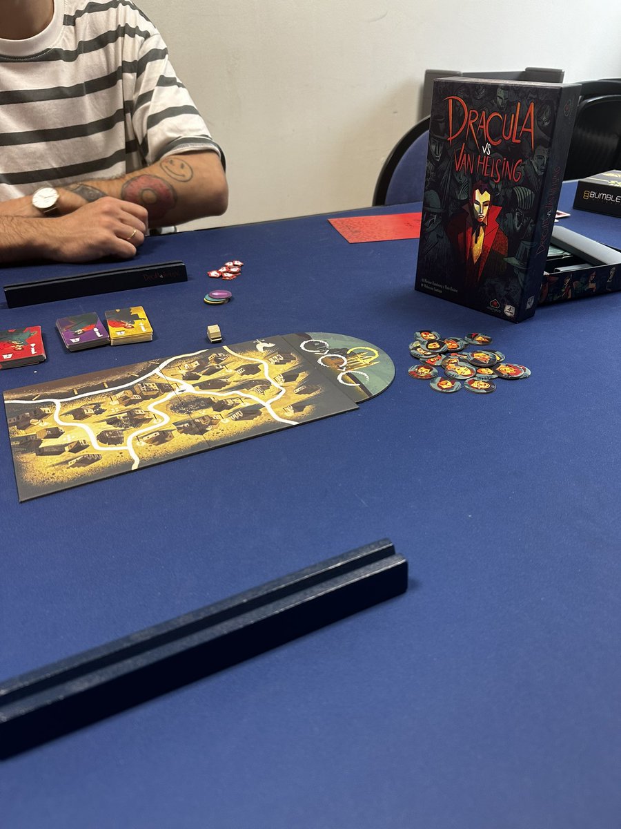 InsomniaTCG's tweet photo. Tremenda sesión con @Barrilonia y #Mario.
La expansión del #SetAWatch le da un giro interesante con el mercader y, sobretodo, añade personajes muy chulos.
Keep the heroes Out es un defender la torre con tema y mecánicas muy frescas, fácil de sacar a mesa.
Dos juegos TOP. https://t.co/CKTNdP7nXC