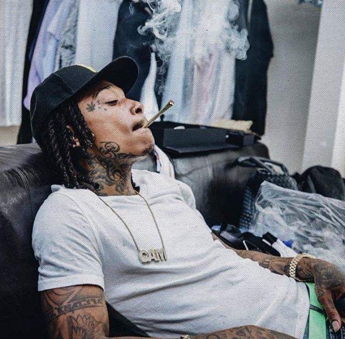 _Randomstufff__'s tweet image. اقا #wizkhalifa رو بخاطر ۱۸ گرم مواد دستگیر کردن 🦦