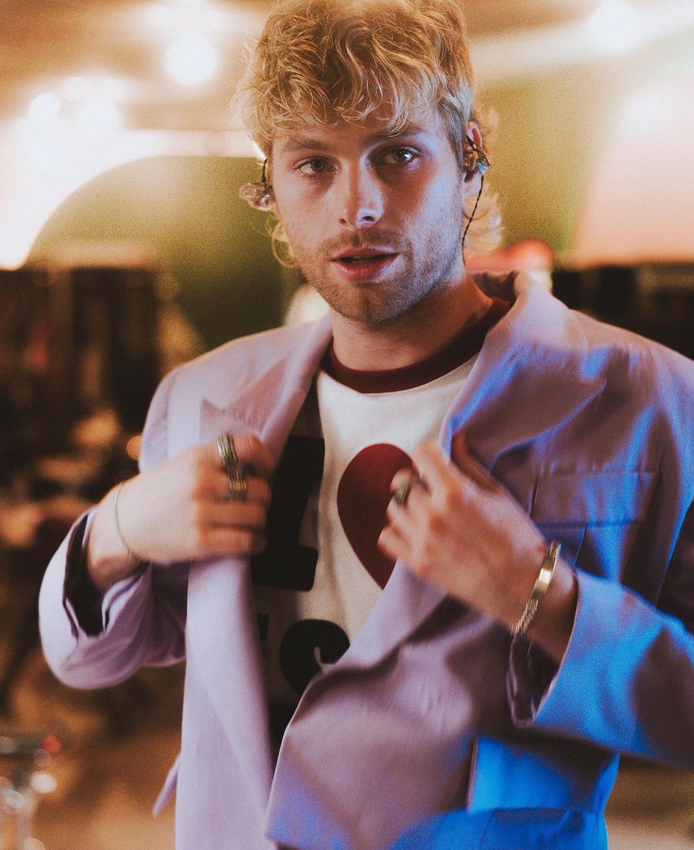 Tha5SOSFamily's tweet photo. Happy birthday to our favorite Boy! We wish you all the best today @Luke5SOS We love you!🩵 https://t.co/asp3upxkB1