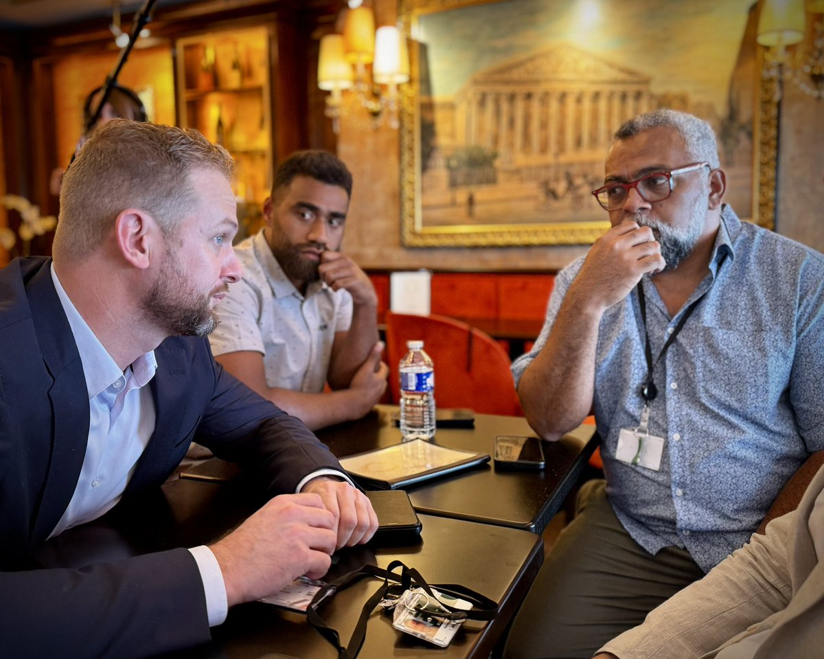 NicolasMetzdorf's tweet image. Nous nous sommes rencontrés avec Emmanuel Tjibaou aujourd’hui à l’Assemblée Nationale.

Il me paraissait important que l’on puisse échanger sur les sujets que nous pouvions porter en commun concernant la #NouvelleCaledonie 

Nous partageons l’idée que l’urgence est la situation…