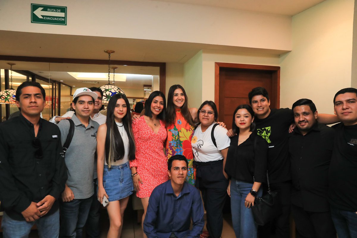 palomaSnchez's tweet photo. ¡Gracias, #Culiacán!

Agradezco a quienes siguen creyendo en este proyecto y en nuestra capacidad para trabajar por #Sinaloa. 

El corazón del PRI Culiacán son sus subcomités 🫶🏻

Yo no llego al Senado sola: ¡Culiacán viene conmigo! 👊🏻

Gracias @PaolaGarateV @enriquedilo @BernAntelo @GomerMonarrez @ErikaSMtz @NoeHeredia__ @ManuelOsunaL @hecbelcaballero @GladysObeso , Liz y a quienes me acompañaron hoy.