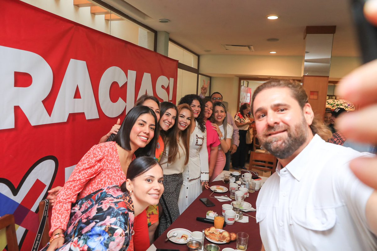palomaSnchez's tweet photo. ¡Gracias, #Culiacán!

Agradezco a quienes siguen creyendo en este proyecto y en nuestra capacidad para trabajar por #Sinaloa. 

El corazón del PRI Culiacán son sus subcomités 🫶🏻

Yo no llego al Senado sola: ¡Culiacán viene conmigo! 👊🏻

Gracias @PaolaGarateV @enriquedilo @BernAntelo @GomerMonarrez @ErikaSMtz @NoeHeredia__ @ManuelOsunaL @hecbelcaballero @GladysObeso , Liz y a quienes me acompañaron hoy.