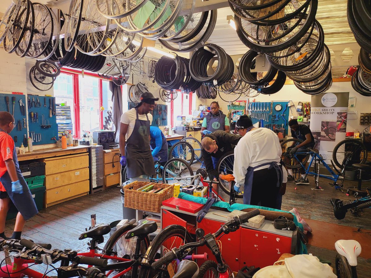 springaid's tweet photo. Clunky gears? An annoying puncture? Dodgy brakes?  It's a good idea to get into the habit of checking your bike regularly yourself, and to learn some basic maintenance skills.

Learn to Fix Bike Workshop at the Leeds Bike Mill. @WeAreCyclingUK https://t.co/vr1Ymcj5yF