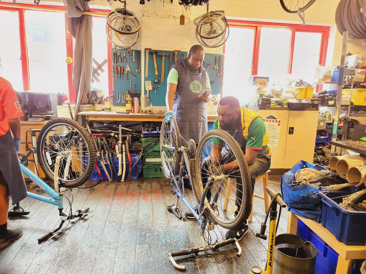 springaid's tweet photo. Clunky gears? An annoying puncture? Dodgy brakes?  It's a good idea to get into the habit of checking your bike regularly yourself, and to learn some basic maintenance skills.

Learn to Fix Bike Workshop at the Leeds Bike Mill. @WeAreCyclingUK https://t.co/vr1Ymcj5yF