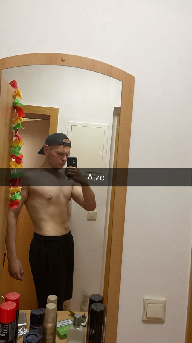 boqsy_'s tweet photo. @tantechantii -50kg erstes Bild waren Knapp 130 Kilo jetzt knapp 80 3 Jahre unterschied https://t.co/AHKNb3eu9P
