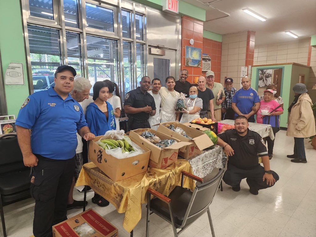 NYPDPSA8's tweet photo. This current heatwave won’t stop our Officers and Monique Johnson from delivering food to our older adults. https://t.co/M6JzTF3emM