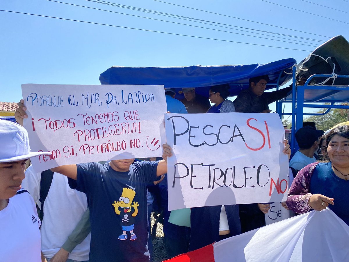 LeeHuamanL's tweet photo. @Perupetrosa y la @pcmperu deberían entender que #Sechura es cosa seria. Aquí la población está dispuesta a todo en defensa de su bahía y las actividades pesqueras. A los sechuranos no los engañan. #15Jul #LatinaNoticias #NoticiasPanamericana https://t.co/IB8NjoFfmS