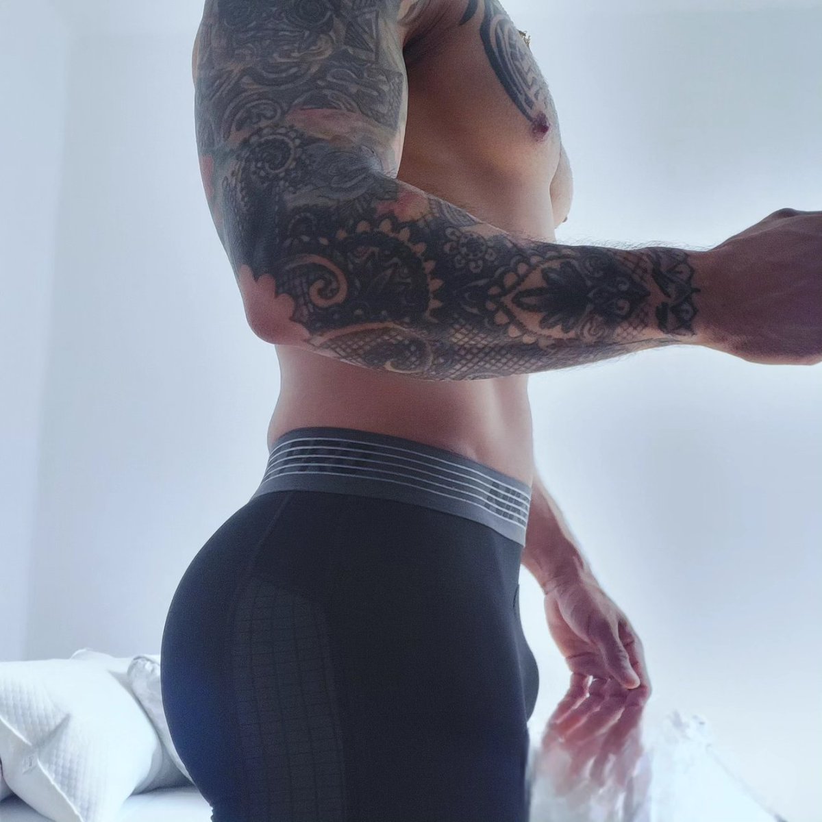 andresfumlan23's tweet photo. Porque tanta payasa ( mujer atacada por mi culo en el gym ) creen que haciéndo mi mismo ejercicio tendrán mi culo... No mamita más bien dígale a su novio que me deje de ver y usted se destaca. https://t.co/KtszjYDO3B