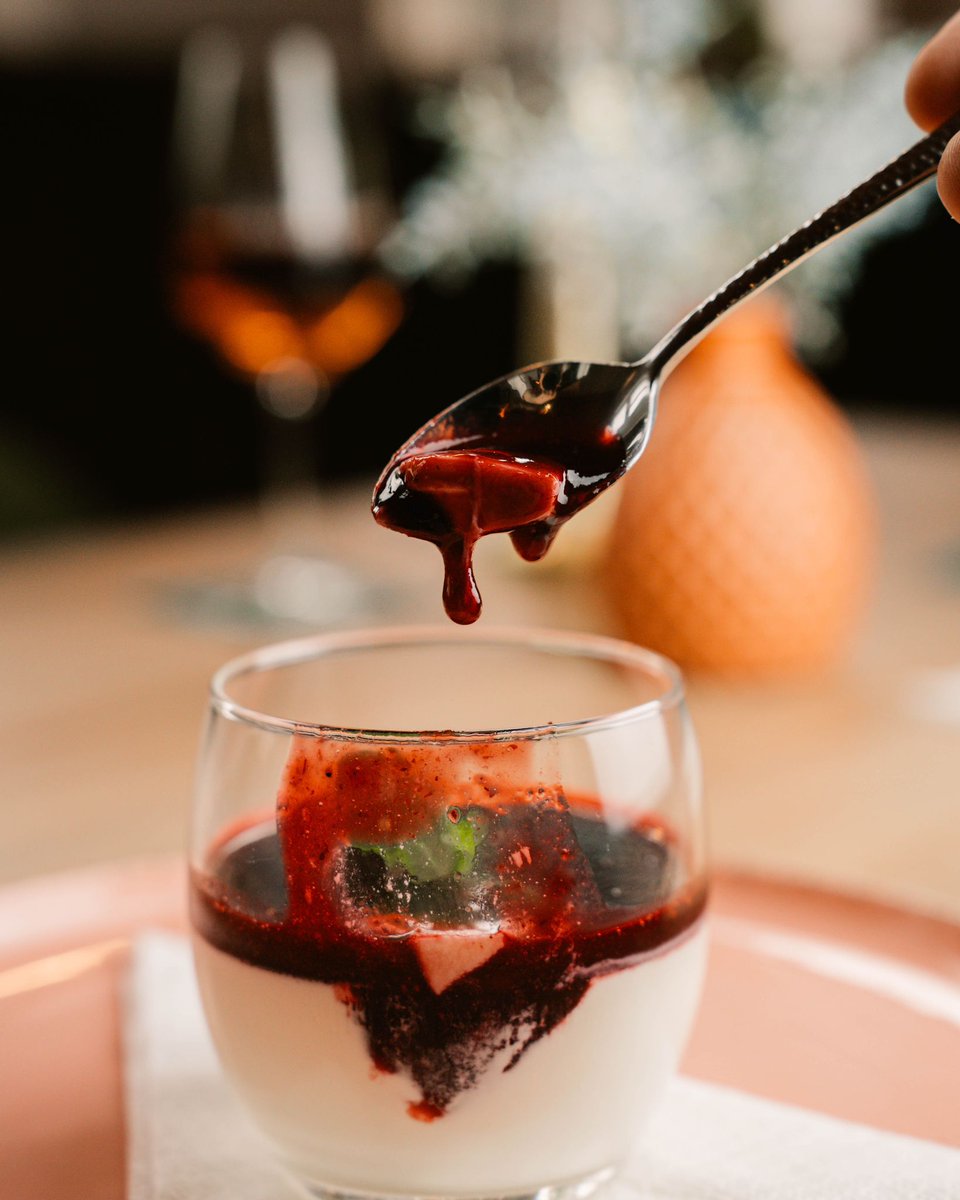 AdolfoRoma6's tweet photo. Tiramisu or panna cotta!? https://t.co/WFtETU6PrR