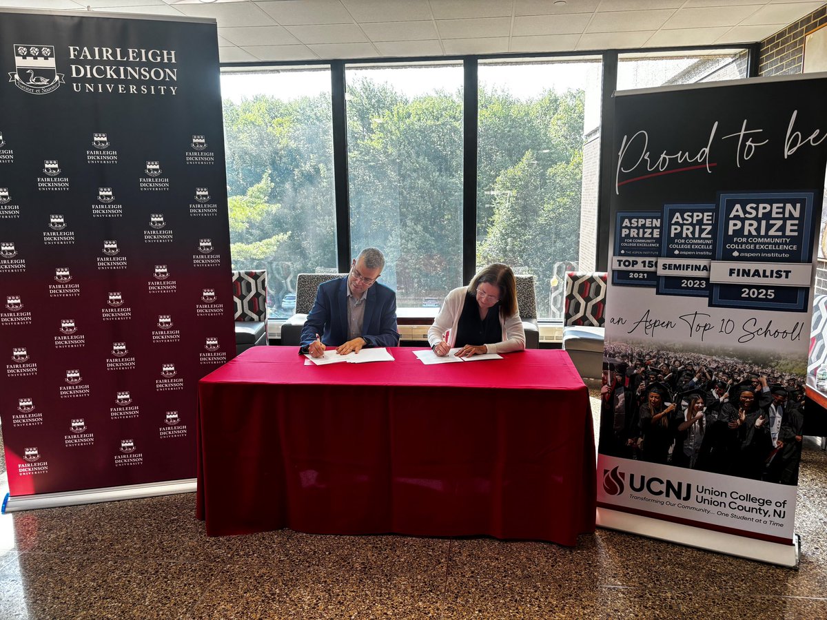 ucnj_owls's tweet photo. Ready to complete your bachelor’s degree at UCNJ? 🎓✅

President Dr. McMenamin signed a university partnership with @FDUWhatsNew President Michael Avaltroni for UCNJ students to attain a bachelor’s degree from FDU! 🎓

Interested in learning more? Go to https://t.co/H31XyTHaXo https://t.co/VtJA478JVr