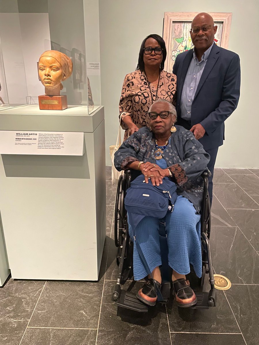 chadronstate's tweet photo. 🌟 Dr. Shirley Davis Jones visited The Met in New York to explore the Harlem Renaissance and Transatlantic Modernism Exhibition and see her uncle William Artis' stunning ceramic piece, "Woman With Kerchief, 1939," on display. 🎨 #TheMet #csceagles https://t.co/TnfLCVkEgy