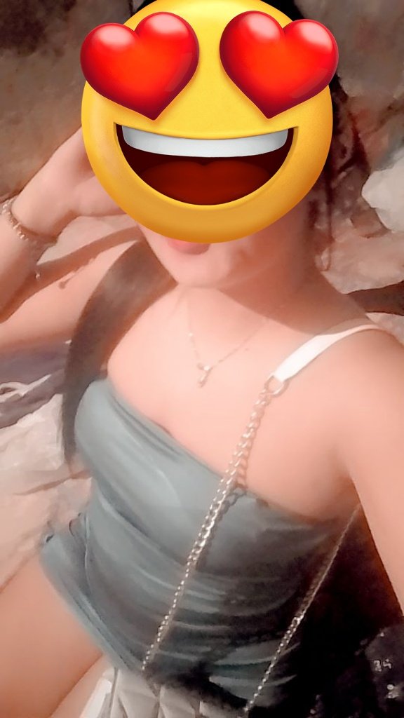 alejandroylizz tweet media