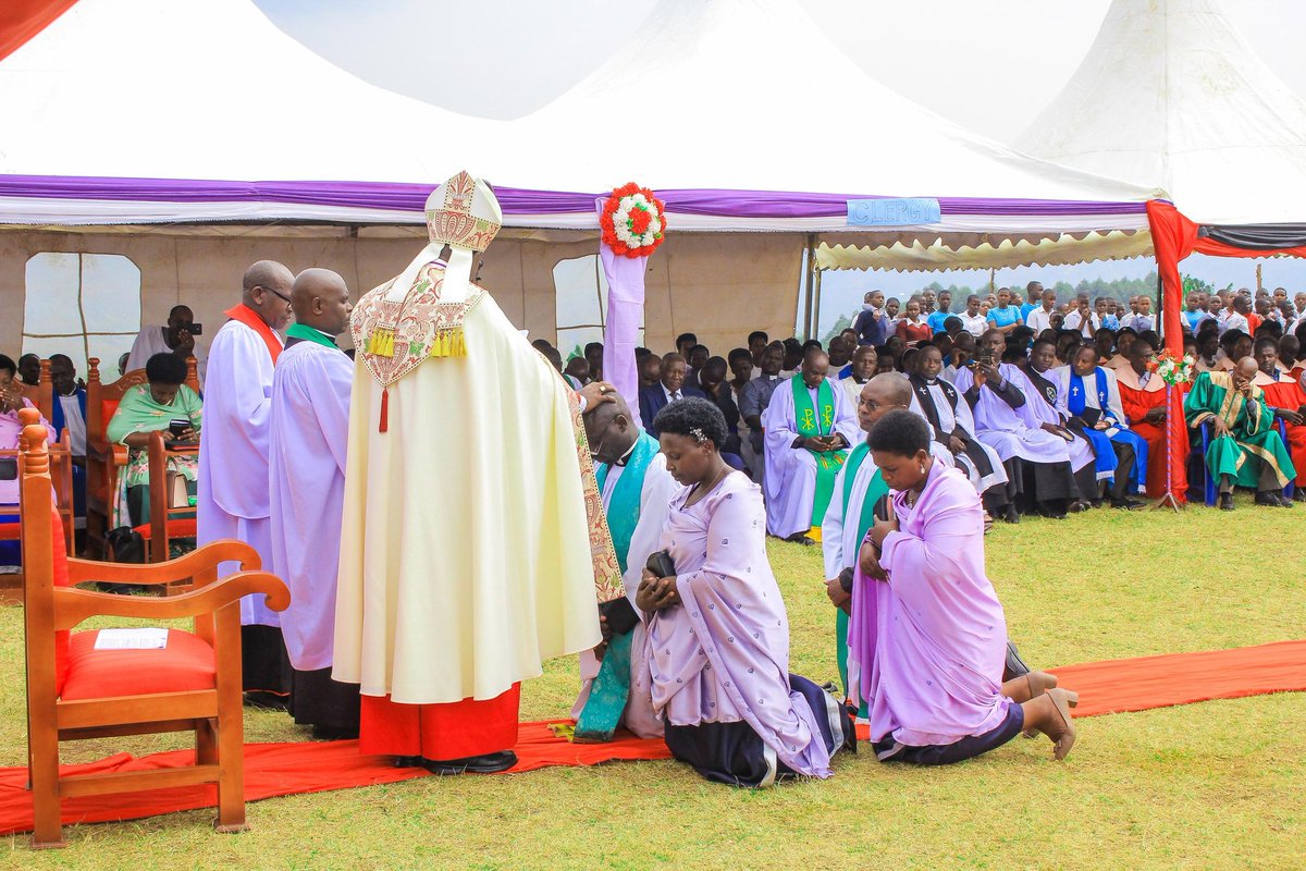 The Rt. Rev. <a href="/AsiimweOnesimus/">Rt. Rev Onesimus Asiimwe</a>  today installed Ven. Dickens Baguma as Archdeacon Nyakisoroza Archdeaconary.
 To God be the glory!

#NKDNEWS 
Photos by @jordanwells256