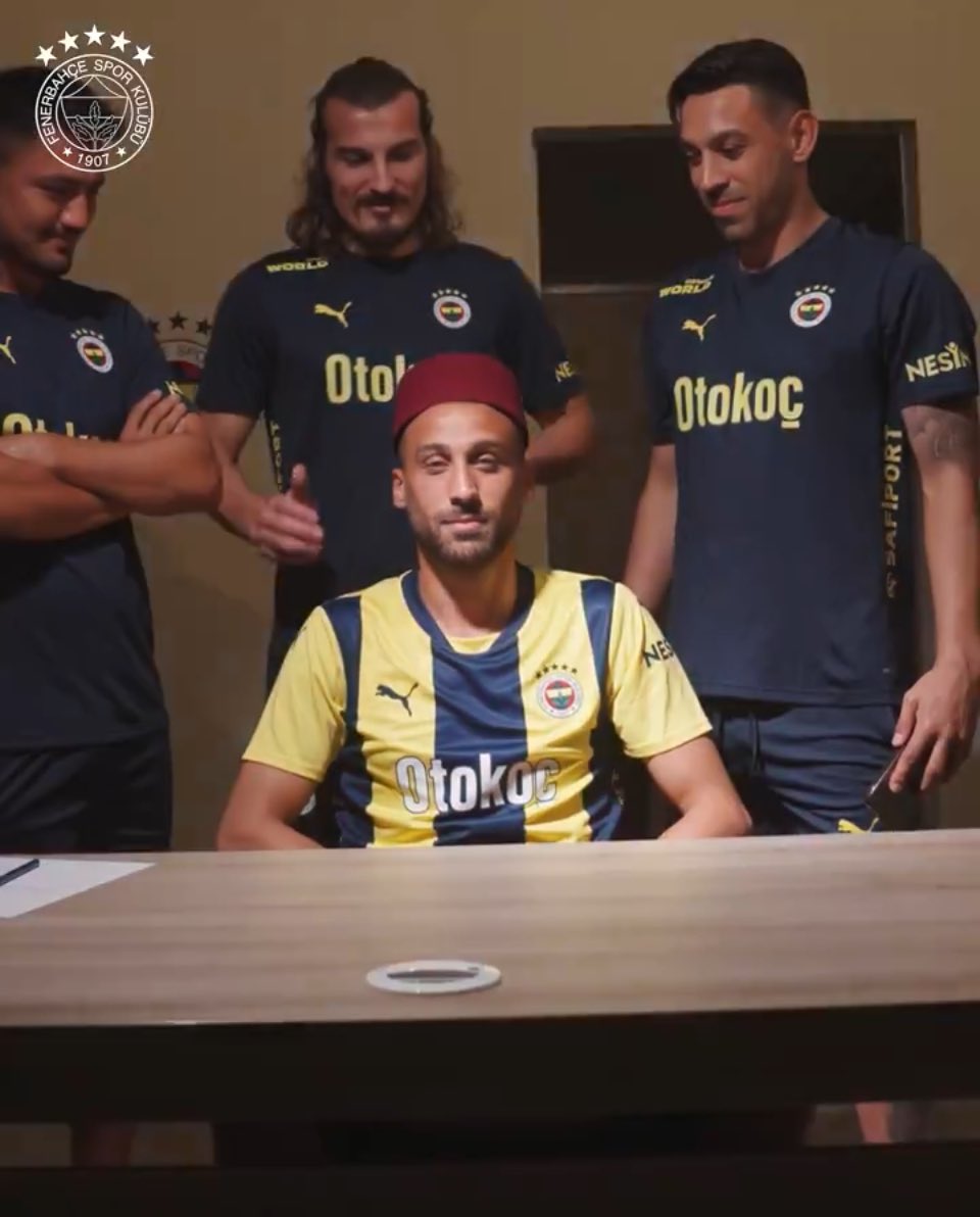 Cenk'e teklif yapmamışlar...

Adamı kapının önüne koymuşlar...

Utanmadan hain ilan ediyorlar.

Madem çok seviyordunuz neden bıraktınız adamı. Önce kendi yönetiminize laf edin.

"Tosun Paşa Mert Müldür Semih Kılıçsoy Batman Oğuz Aydın"