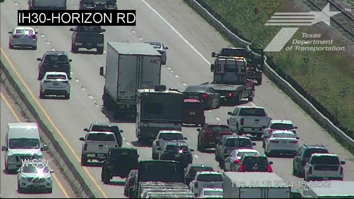 Code3TIMS's tweet image. Disabled Motorist | WB I-30 btwn Horizon Rd &amp;amp; Dalrock Rd (Rowlett) | Two Right Lanes Affected | NTX Wrecker Service On Scene | Merge Left | Use Caution in the Area.