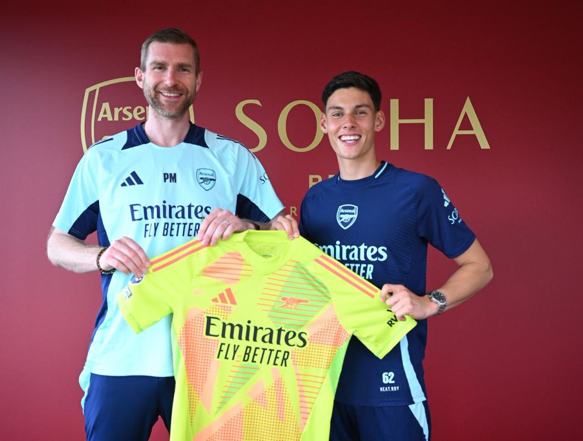 claradeportes's tweet photo. Él es Alexei Rojas, hijo de colombiano y rusa. Segundo futbolista en firmar un contrato profesional con @Arsenal arquero de @FCFSeleccionCol https://t.co/9dSee5huur