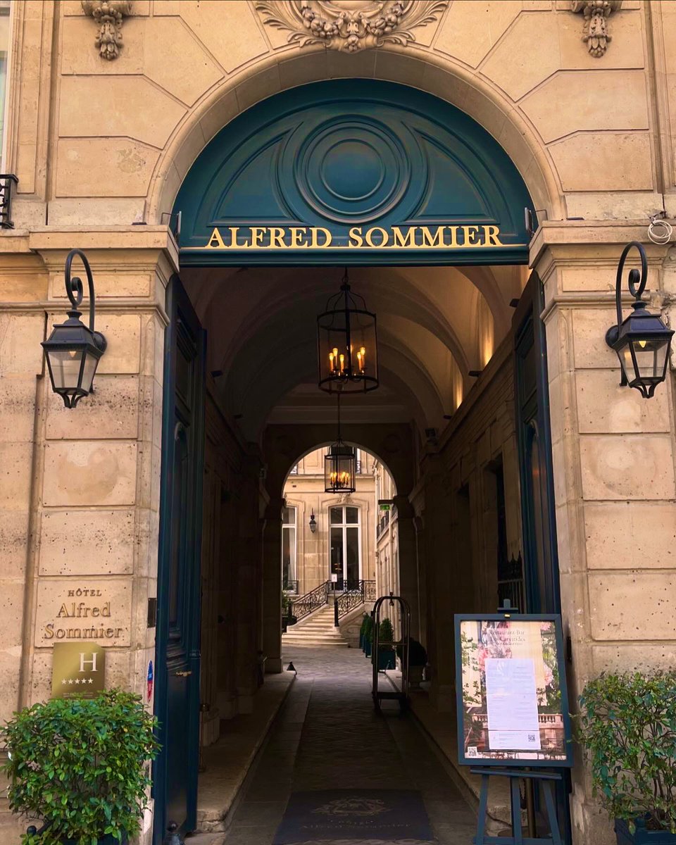 rolfhorn's tweet photo. A great afternoon in Paris visiting the fabulous Alfred Sommier Hôtel Particulier. Will get back to this in September!

#AlfredSommier https://t.co/5QWyb4YCIk