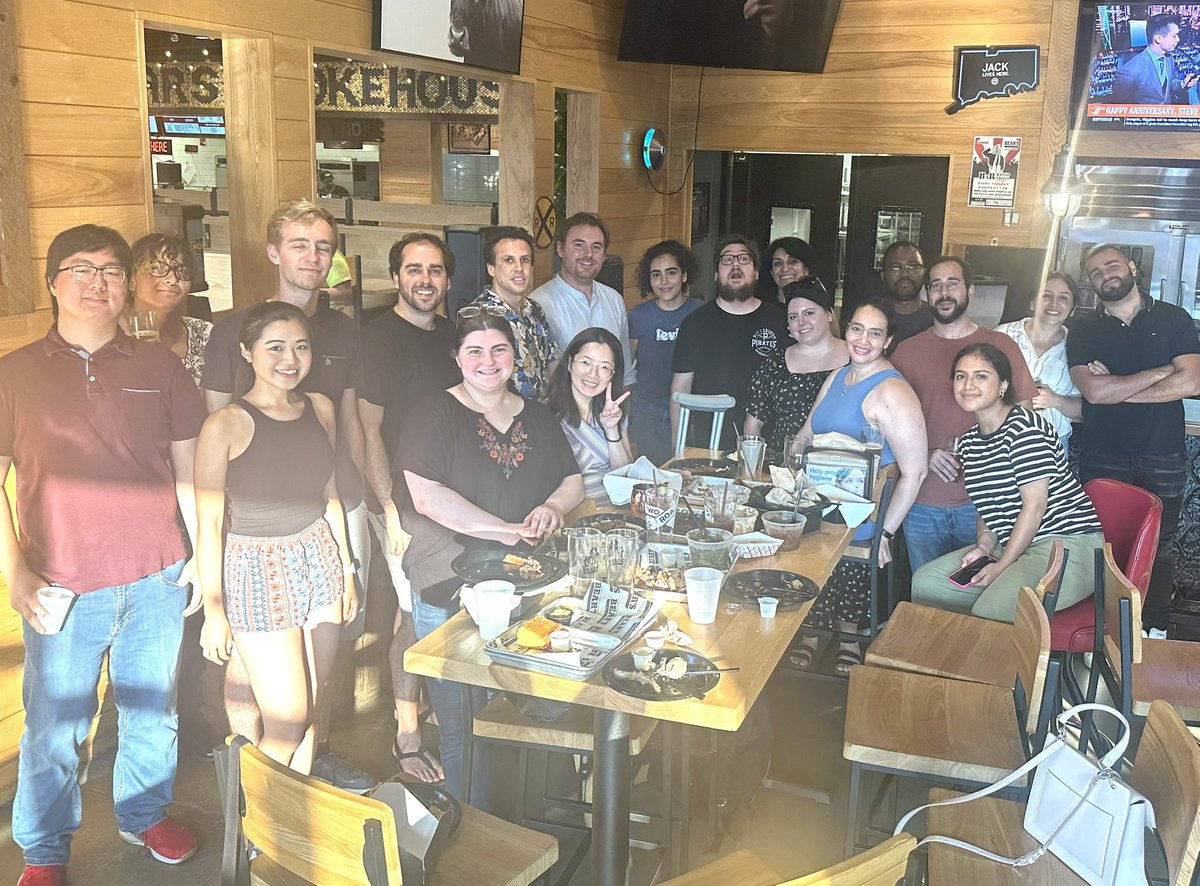 KaminskiMed's tweet photo. Blissful to take a photo of these amazing individuals I’m so fortunate to work with - the #KaminskiLab members & friends. https://t.co/MrKtdy2lmC