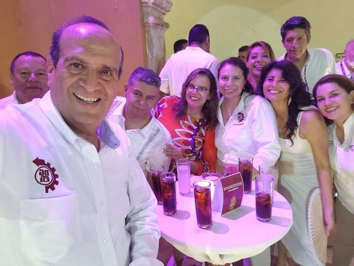 ManuelDGETI's tweet photo. Felicitamoa a ese equipo de vividores de los planteles de la @dgetisems comandados por el jefe del #carteldelasplazas que con autorización de @Letamaya y @lopezobrador_ saquea los planteles y tienen en ruinas los planteles es lo que vas a revibir @Claudiashein @mario_delgado https://t.co/KCxUejoe8Q