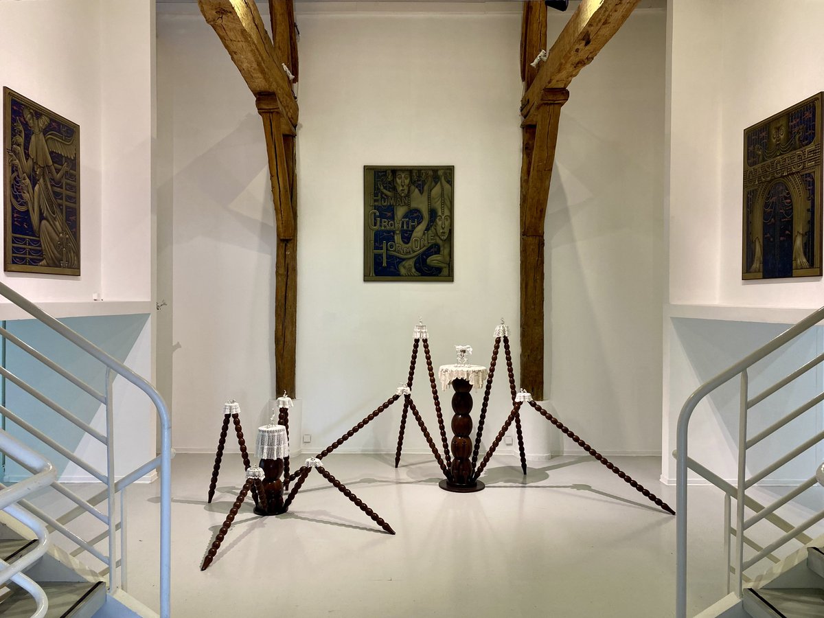 Guiguiii94's tweet photo. Jusqu’au 28 juillet, une mini sélection sans intérêt d’œuvres du Frac IdF, une vidéo historique et décalée assez intéressante du duo américain Mary Reid Kelley et Patrick Kelley et l’expo conceptuelle-perchée du peintre et plasticien irlandais #JustinFitzpatrick (1985-). https://t.co/jO1Nt3XpGS