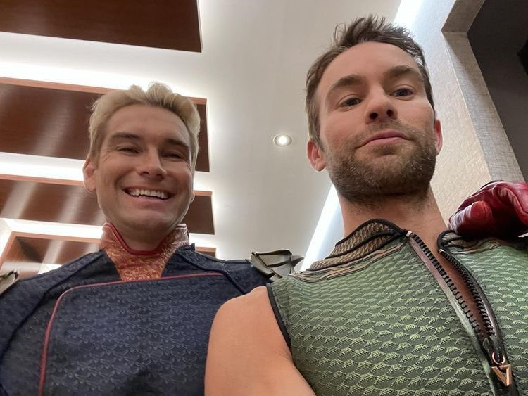 heath/logan ୨୧ tummy ache era tweet media