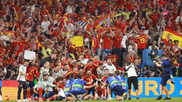 Hola <a href="/agenciaefe/">EFE Comunicación</a> esta foto es tras el partido de Francia y salimos nosotros en el público sería posible tener esta foto para tenerla como recuerdo a una mejor resolución ??