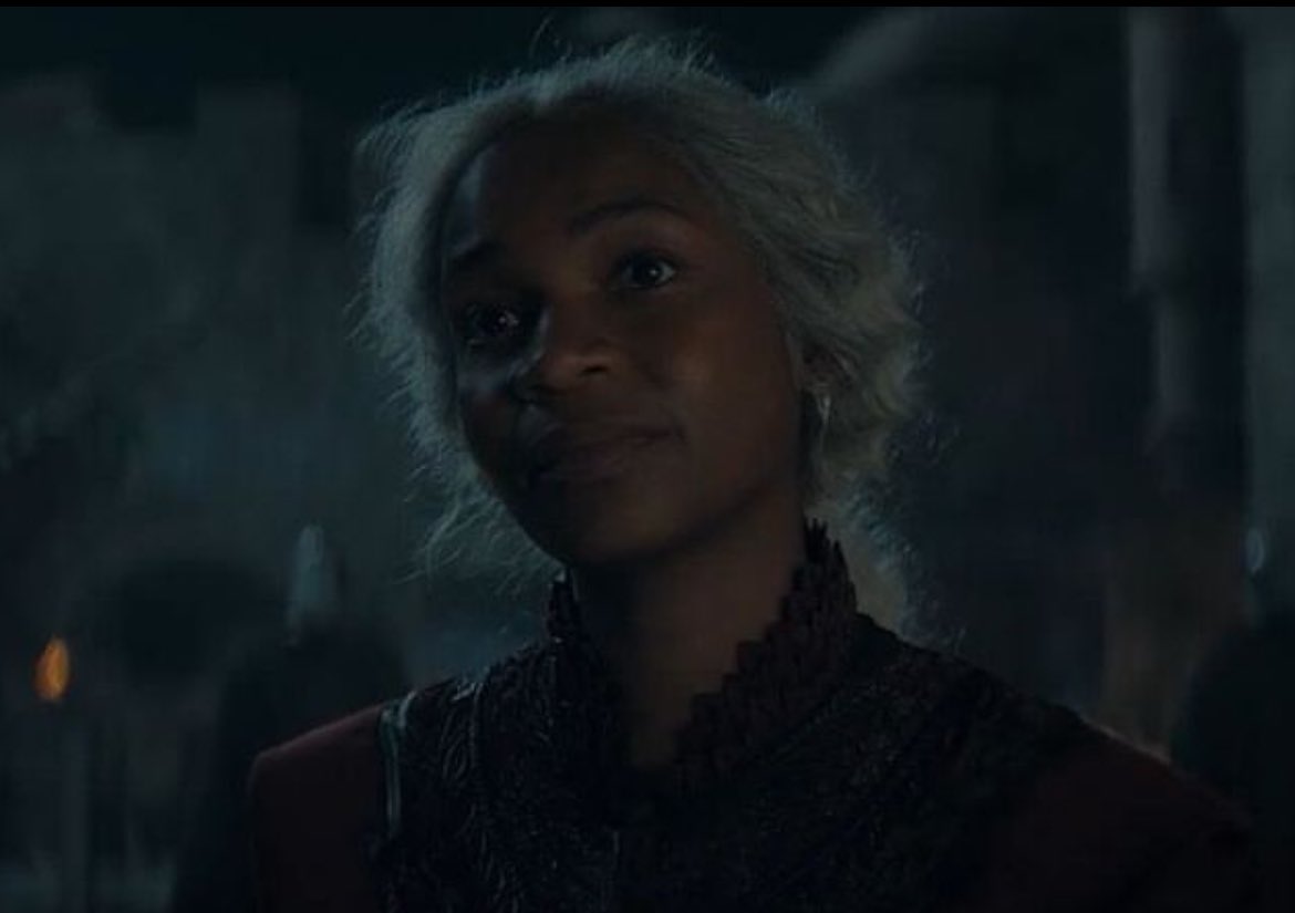 AuntieNaz's tweet photo. If I send you this pic it means you can miss me with that bullshit 💅🏼 #HouseOfTheDragon #DemDragons https://t.co/wPOjpdyHy3